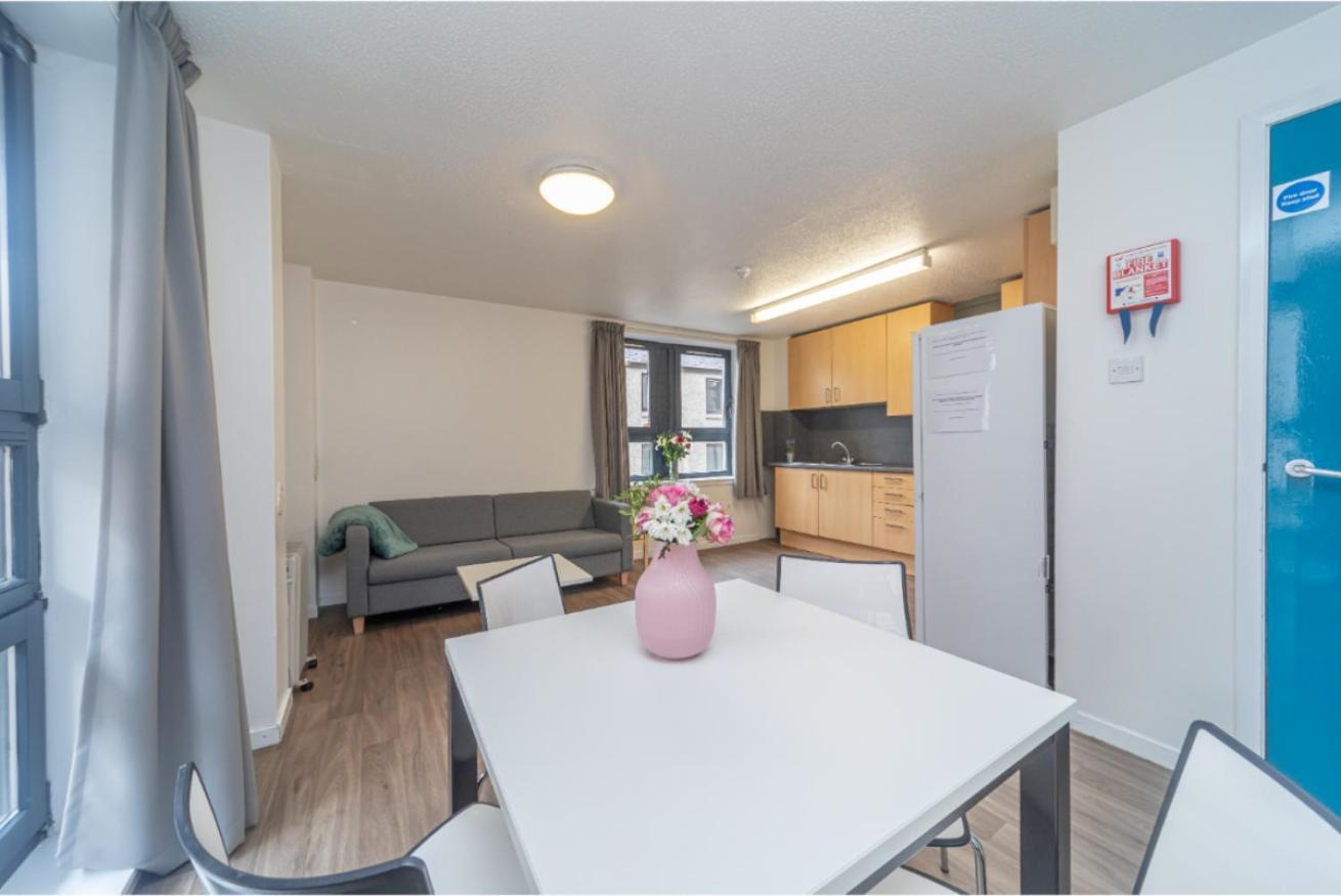 شقة Joivy Affordable 3,4,5 And 12 Bed Private Flats Next To Royal Mile (Adults Only) إدنبرة المظهر الخارجي الصورة